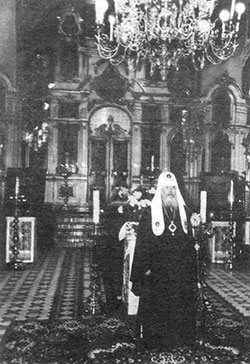 Святейший Патриарх Алексий II в Успенском соборе Пюхтицкого Свято-Успенского ставропигиального женского монастыря.