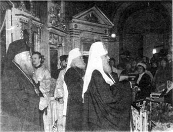 За Божественной литургией в церкви Смоленской Божией Матери.