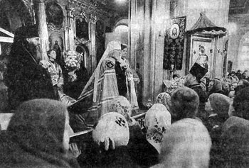 С.-Петербург. Церковь Владимирской иконы Божией Матери. Праздник Сретения Господня. Ключарь храма прот. Владимир Фоменко поздравляет митрополита Иоанна с праздником.