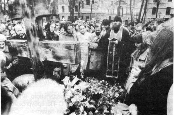 Никольское кладбище Александро-Невской Лавры. Полгода со дня кончины Митрополита С.-Петербургского и Ладожского Иоанна. Панихида