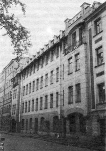 Дом 8-а по Церковной улице (ныне ул. Блохина, 12), где проходили заседания братства прп.Серафима Саровского, а также »Среды» у Андреевских