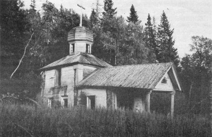 Церковь Воскресения Христова на острове Анзер, у подножия горы Голгофы, места убиения тысяч Новомучеников Российских
