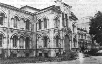 Монастырский храм трех святителей Вселенских: свт. Василия Великого, Григория Богослова и Иоанна Златоуста